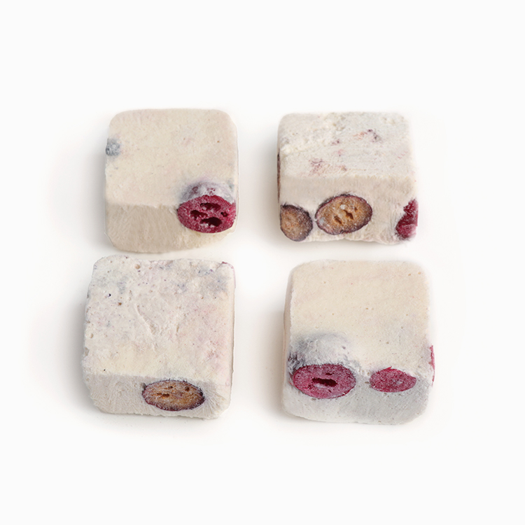 Freeze-dried yogurt fruit chunks